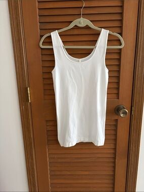 Women's White Scoop Neck Tank Top - Lightweight Everyday Layer